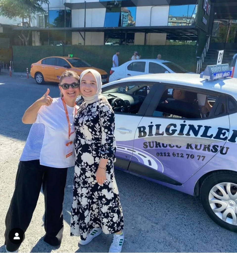 Hızlı Ehliyet sitesindeki özgün eğitim görseli